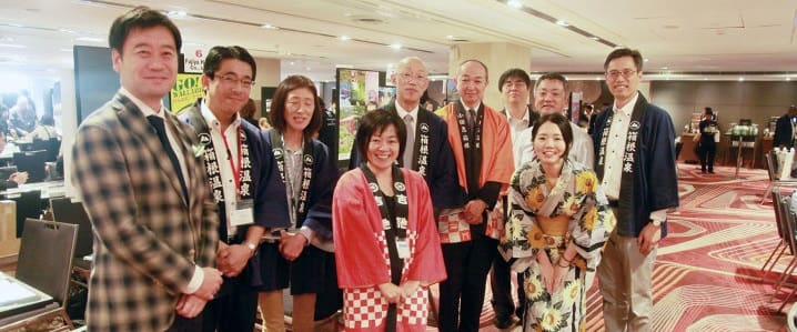 大所帯で会場の一角を占めた神奈川県箱根町からの出展者