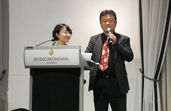 総合司会の田中氏（左）と山田氏