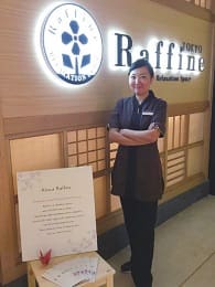 シドニーの「Raffine TOKYO」店舗前での1枚