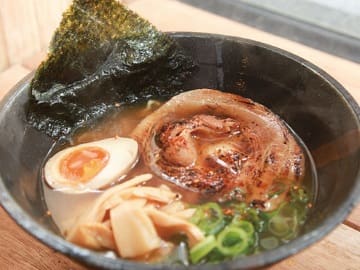 しっかりした魚介の旨みを感じるサンドバーのしょうゆラーメン