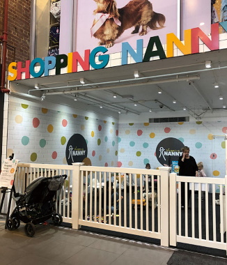 「Shopping Nanny」サービスで子どもを預け、ゆっくりとショッピングを楽しむこともできる