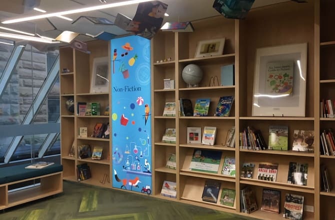 絵本がずらり！ The Children's Library館内