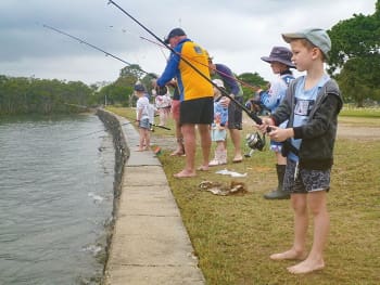 セミナーの後は実際に魚を釣るので真剣な表情だ