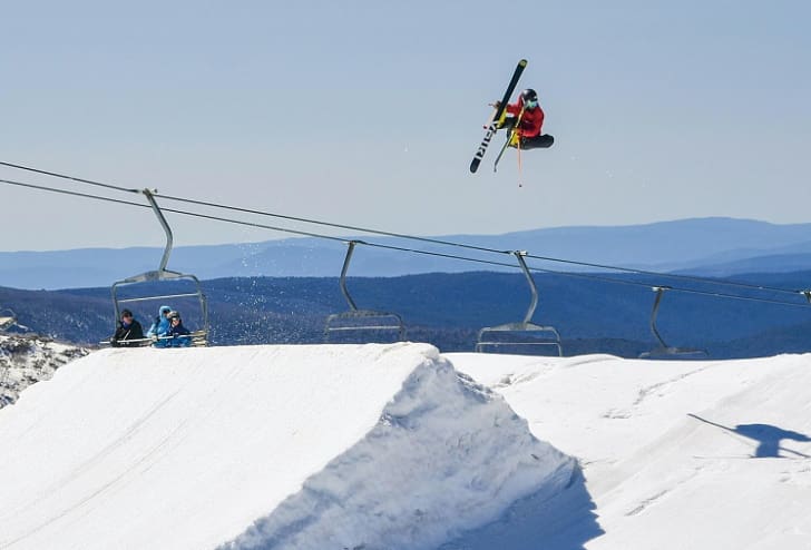 ビクトリア州のハザム･アルパイン･リゾートでビッグなエアリアルを決める（Photo: Mt Hotham Skiing Company）