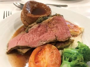 メイン・ディッシュにロースト・ビーフを選択。何を食べても外れがない